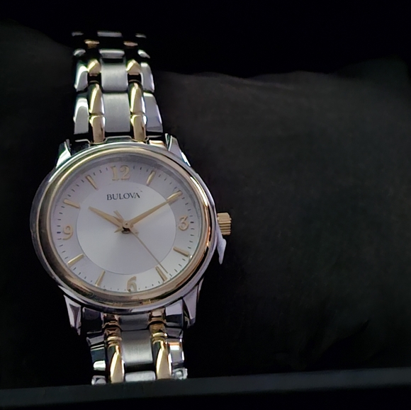ladies bulova watch new 98L218 main image 4